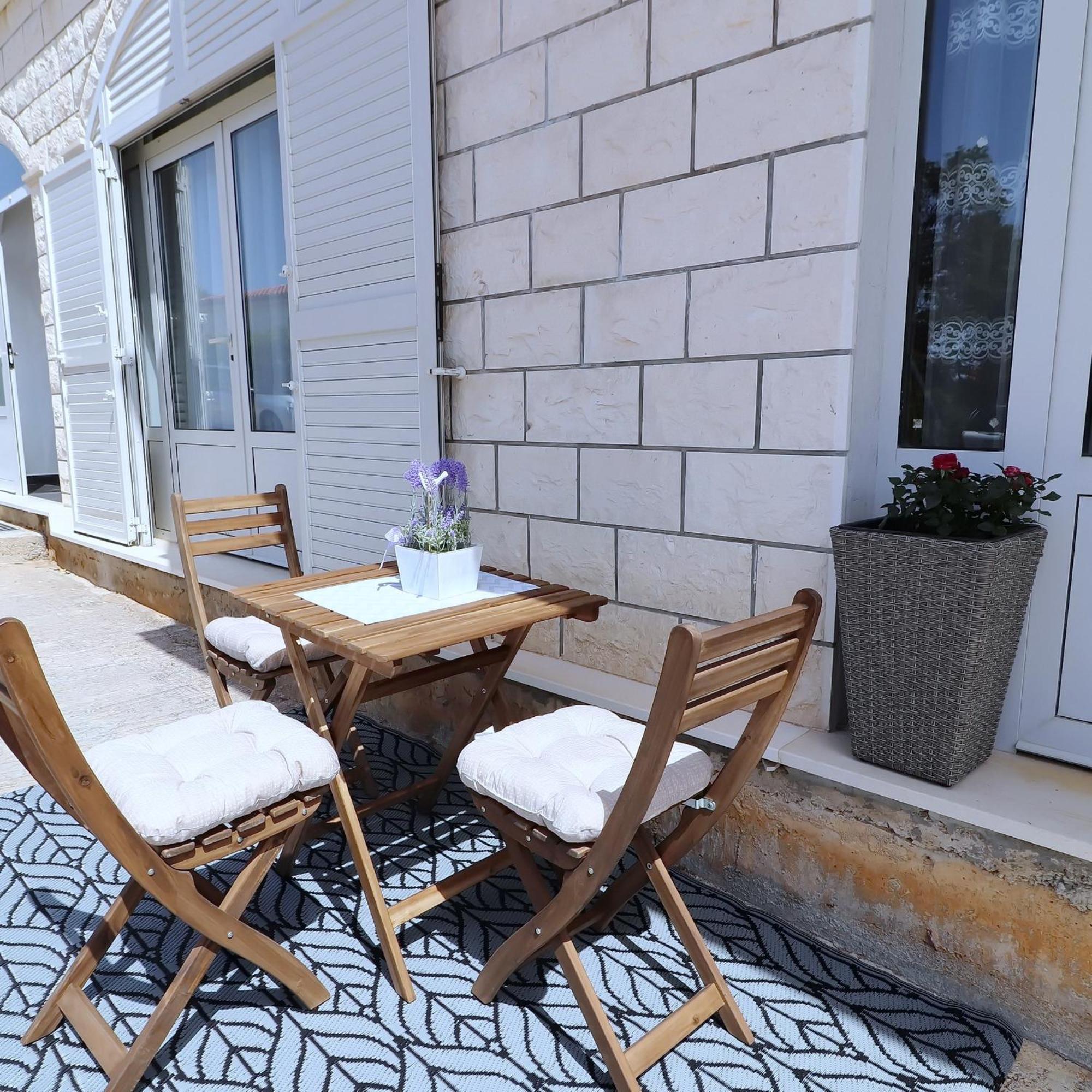 K & N Apartment Prizba